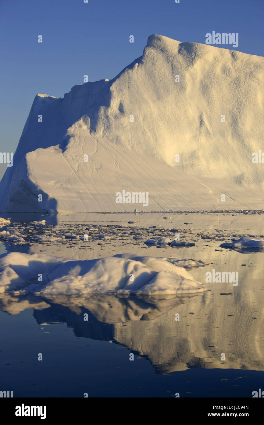 La Groenlandia, Discoteca Bay, Ilulissat, Fjord, iceberg, dettaglio, Groenlandia occidentale, ghiaccio, ghiacciaio, l'Artico, estate, mirroring, superficie di acqua, solitudine, deserte, la luce della sera, la deriva del ghiaccio, Ilulissat Tourist Nature-gelato fiordo, patrimonio mondiale dell'UNESCO, Foto Stock