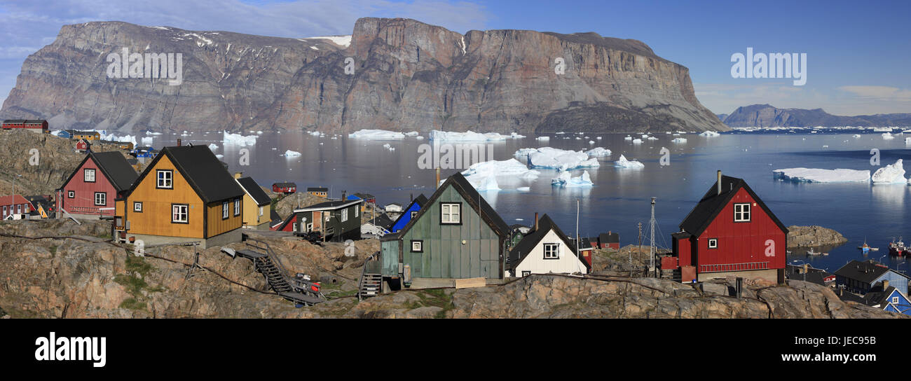 La Groenlandia, Uummannaq, paesaggi costieri, case, vista mare, iceberg, nel nord della Groenlandia, destinazione, l'Artico, montagne, e sharp, rocce, Rocky, bile costa, case in legno, case residenziali, luminosamente, ghiacciaio, drift, ghiaccio Foto Stock