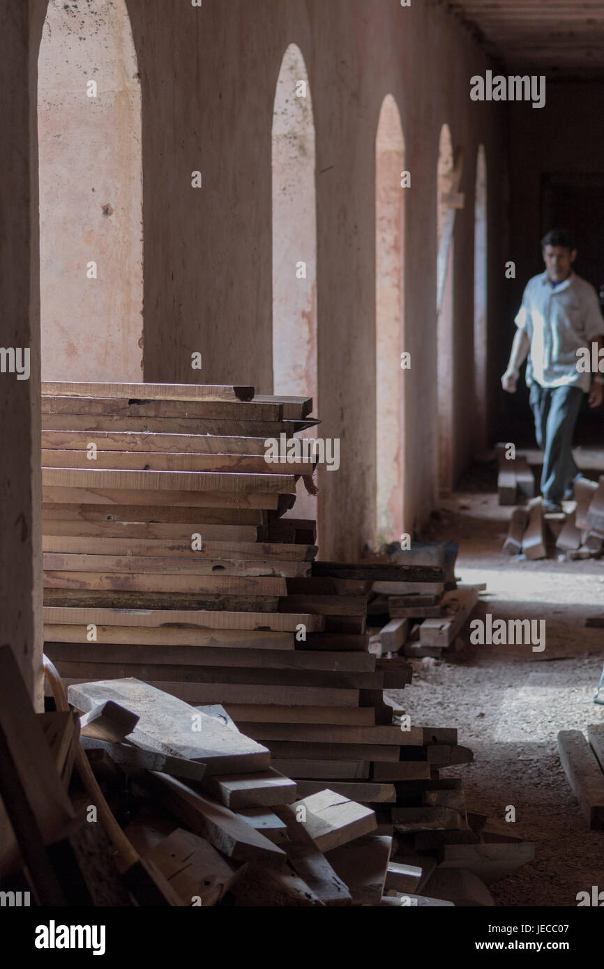Distretto di palpa, Nepal 2012. I lavori di ricostruzione del Tansen Durbar in corso. Foto Stock
