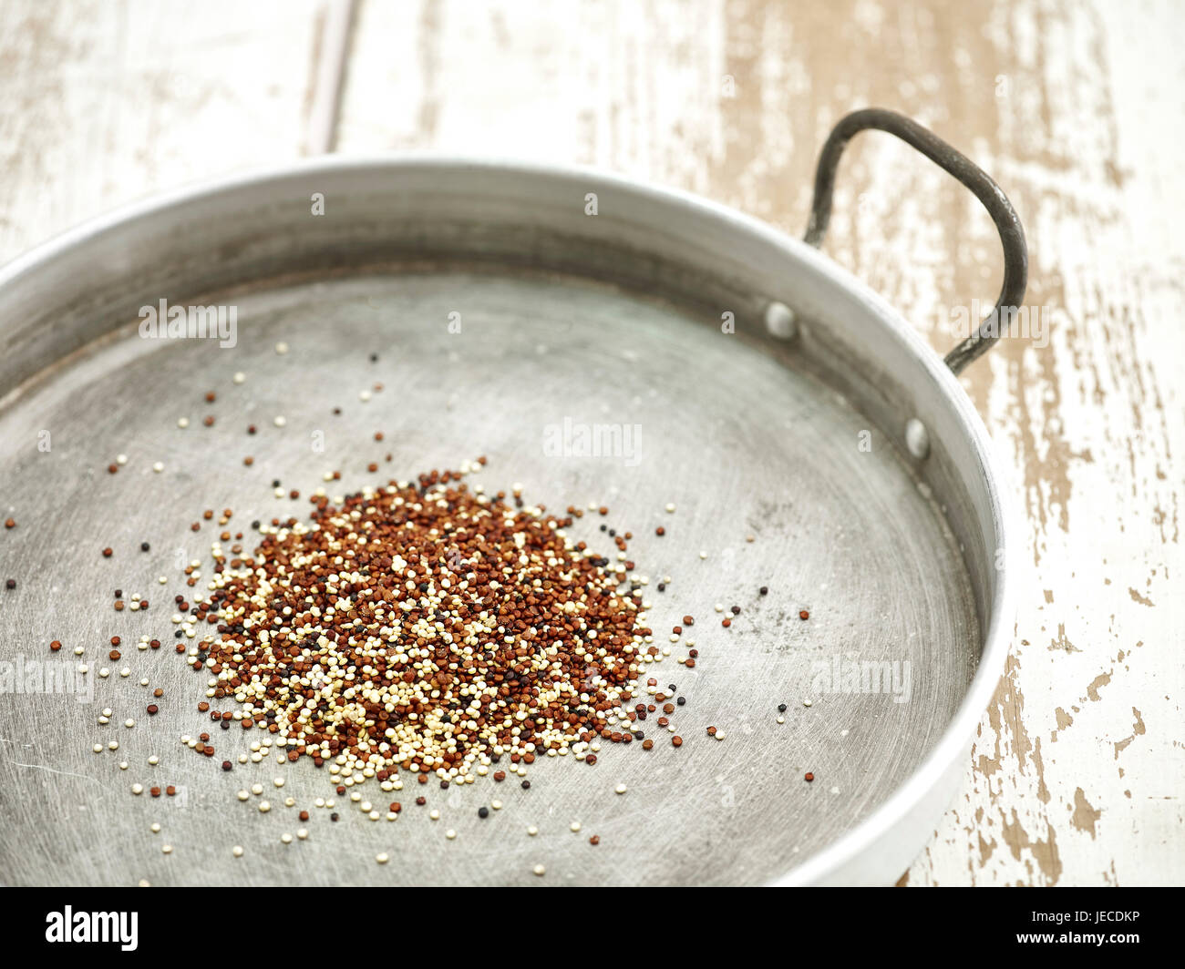 Chenopodium rosso e bianco di grani di quinoa Foto Stock