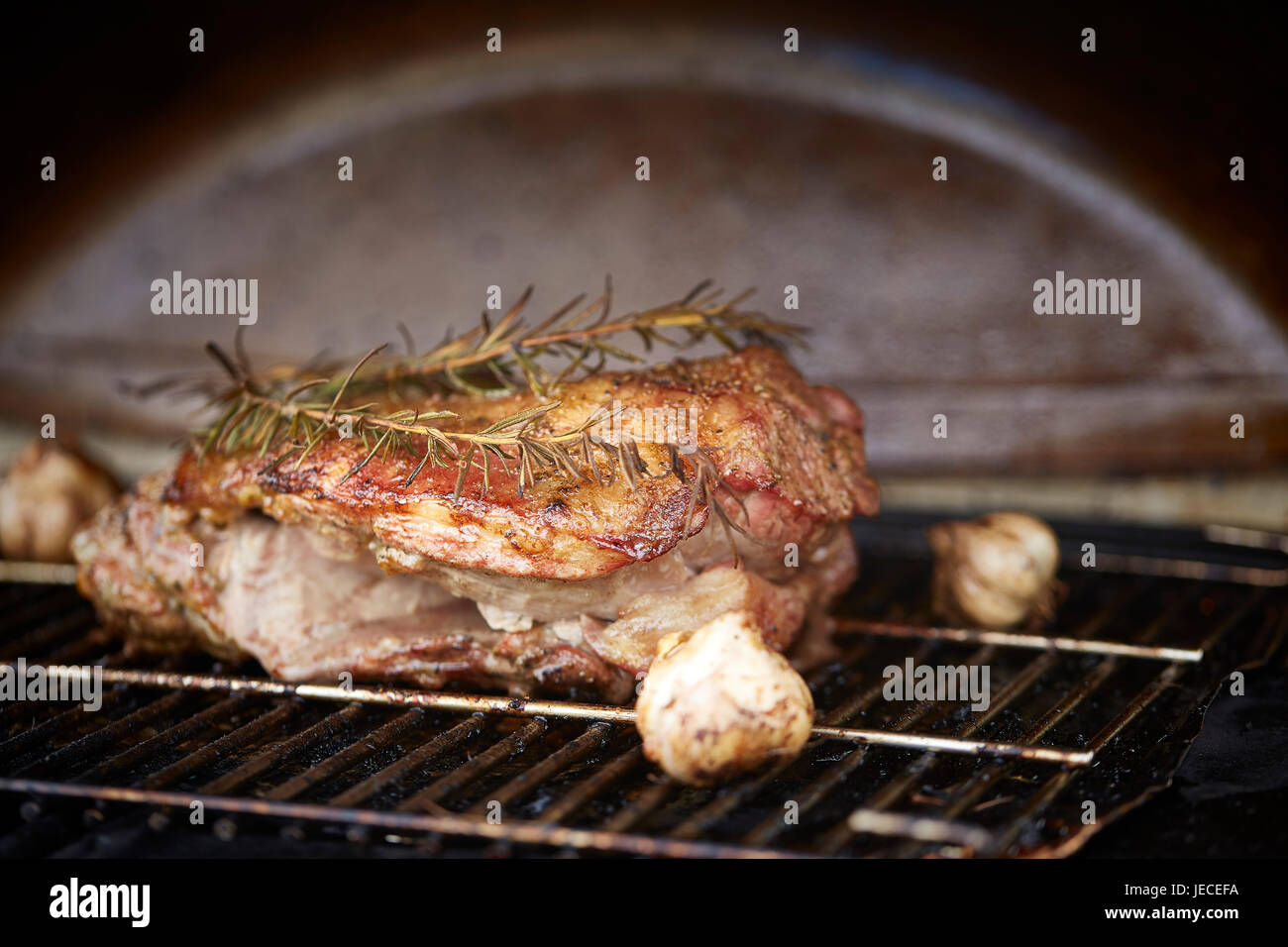 Arrosto di agnello e rosmarino il barbecue Foto Stock