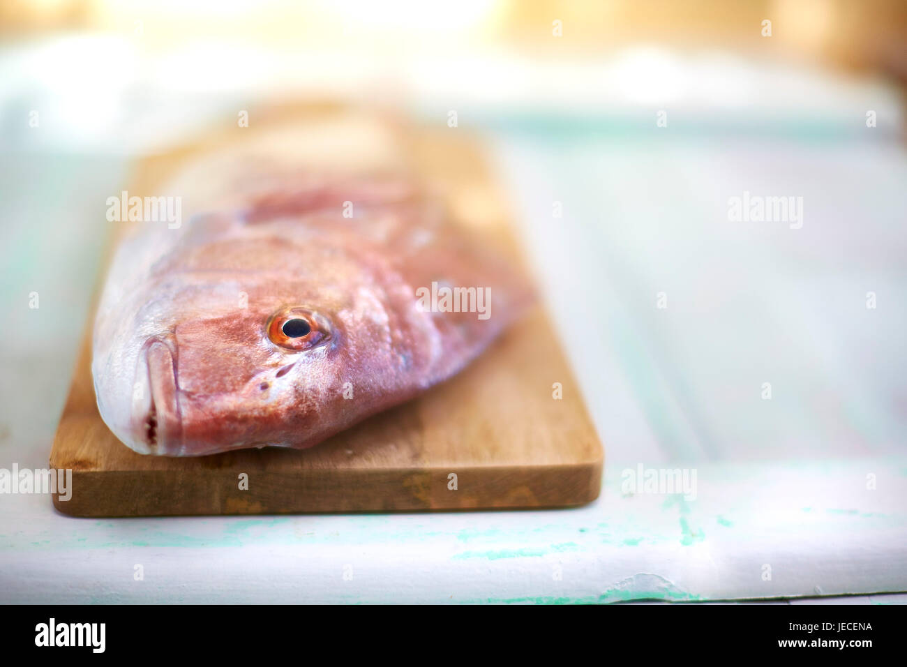 Intero fresco lutiano rosso pesce Foto Stock