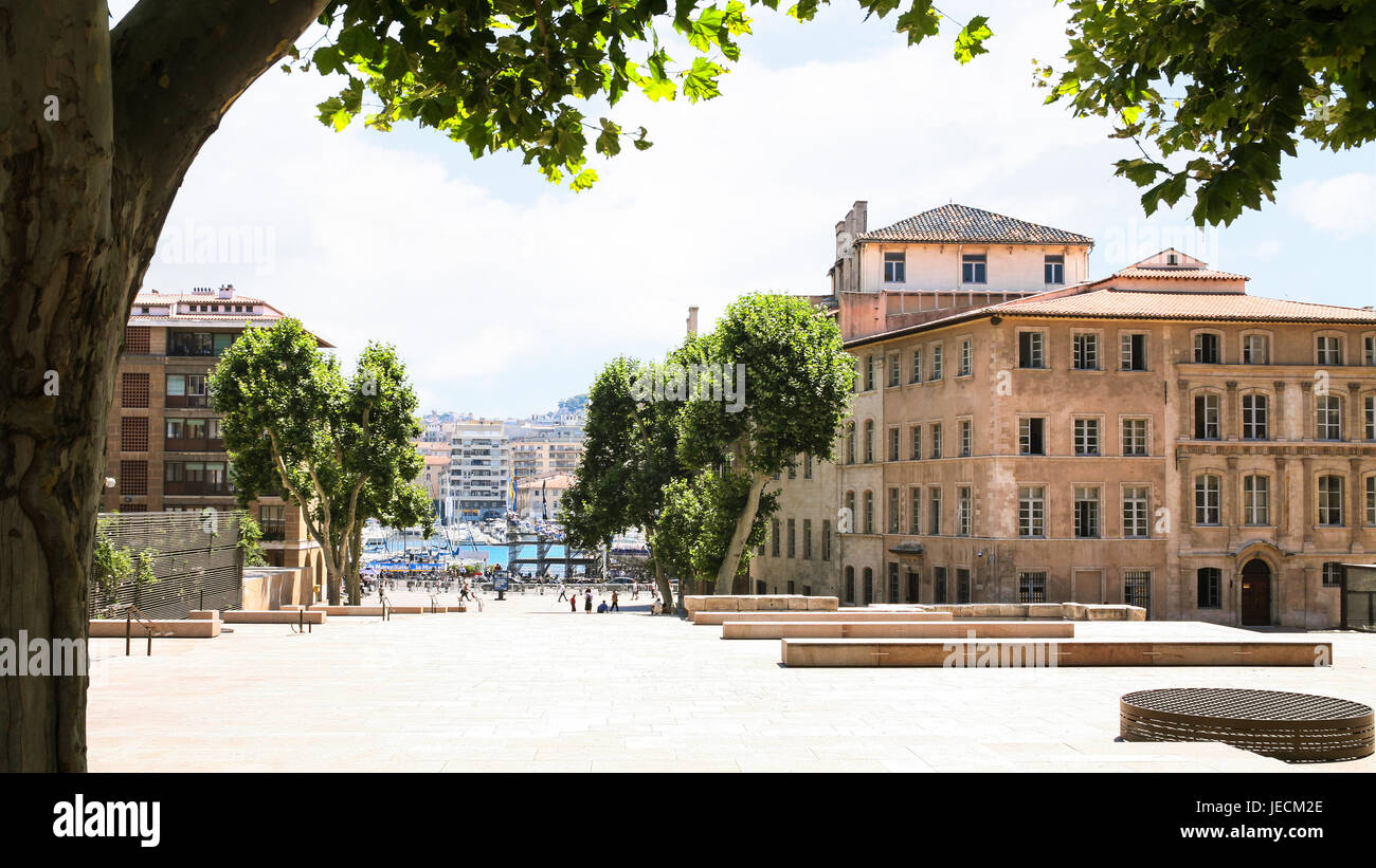 Viaggio in Provenza, Francia - vista del porto vecchio attraverso Rue de la Mairie nella città di Marsiglia Foto Stock