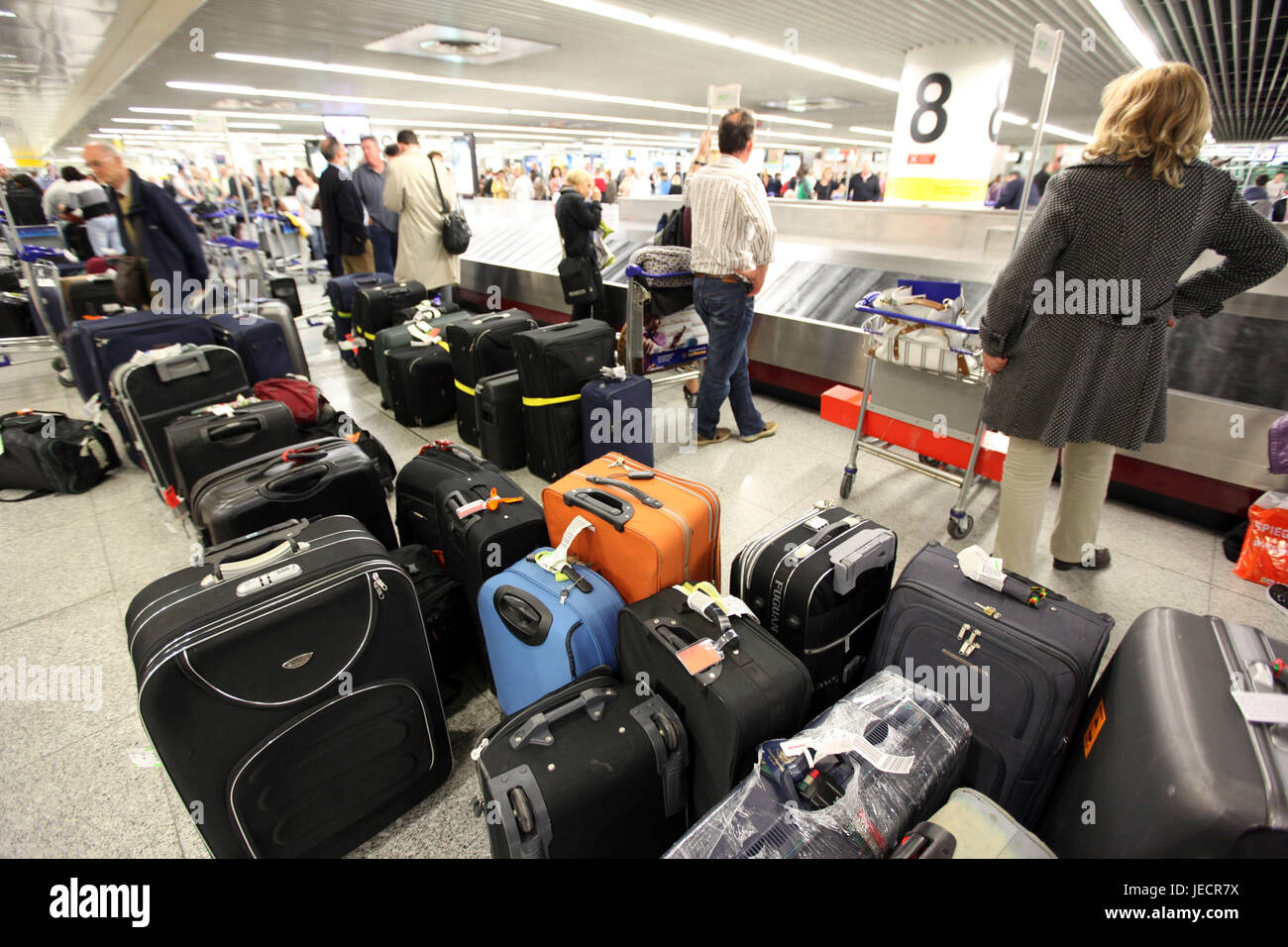 Il Portogallo, Lisbona, aeroporto, all'interno, compagnia aerea passeggeri, bagagli, attendere Foto Stock