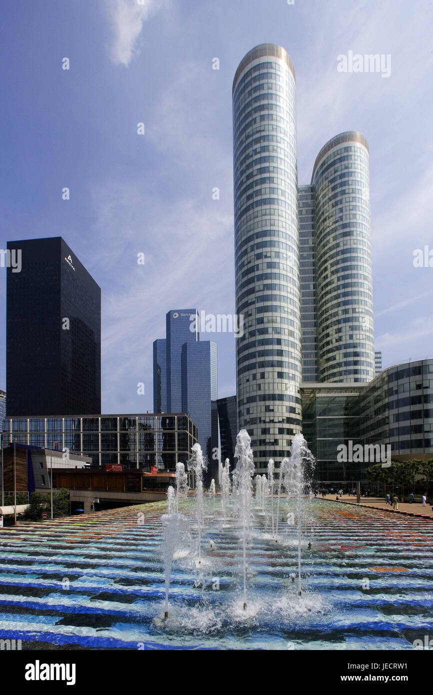 Francia, Parigi, parte della città di La Defense, alto ufficio blocchi, fontana, capitale, quarta città, Centro business, office quarta, edificio alto sorge, architettura moderna, bacino, giochi d'acqua, fontana, icona, di economia e affari, Foto Stock