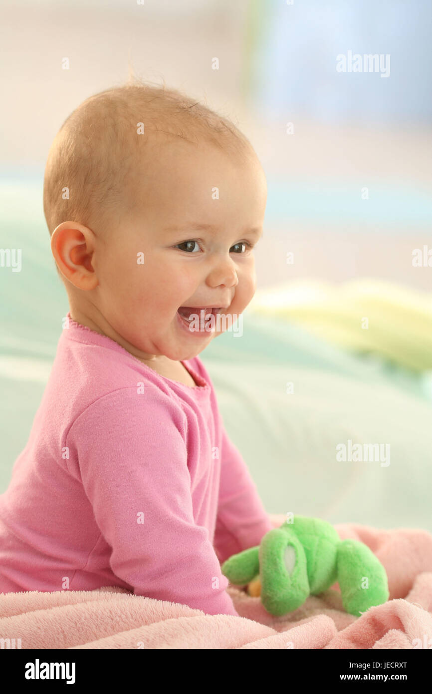 Baby, 7 mesi, sedersi, felicemente, Foto Stock