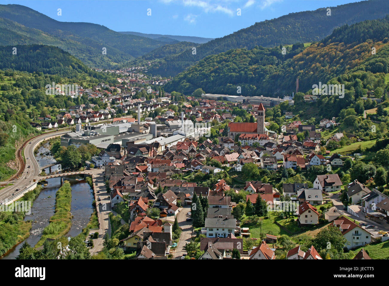 Germania, Baden-Württemberg, Brook Gerns, città panoramica, vigneto, la chiesa, il cuore di Gesù e della Chiesa vista locale, luogo, panoramica, case, River Valley, Foto Stock