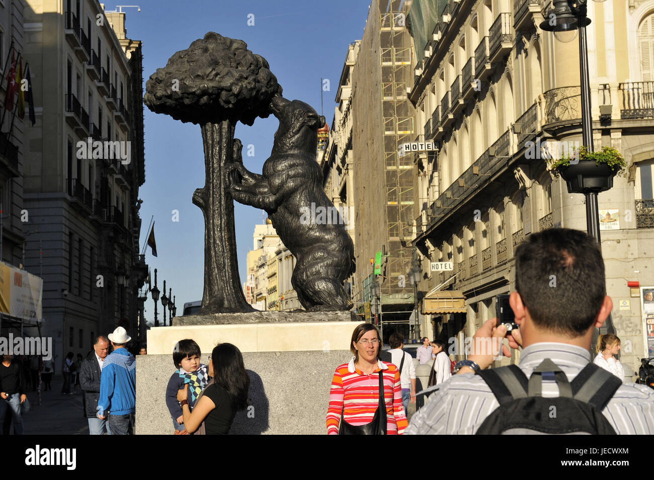 Spagna, Madrid, città vecchia, la Puerta del Sol, turistico prende una foto, Foto Stock