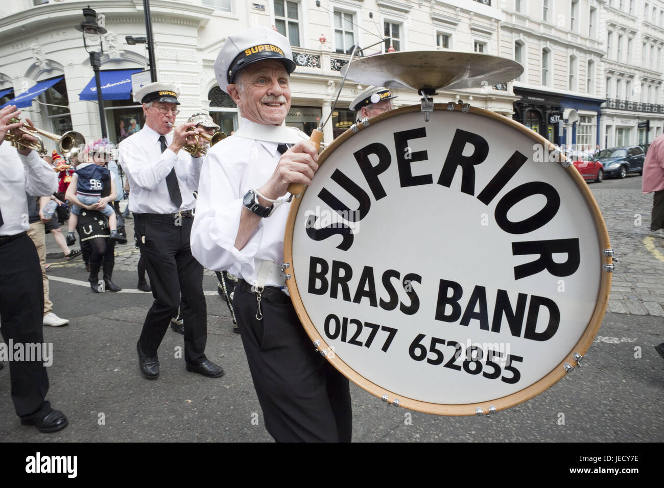 Inghilterra, Londra Covent protezioni, cavo in ottone, annuale Street salva, il compleanno di Mr. Punch celebrare, città, strada salva, conversationist, intrattenimento, salvare, corda, banda, banda, musica, musicista, persona, processione, Foto Stock