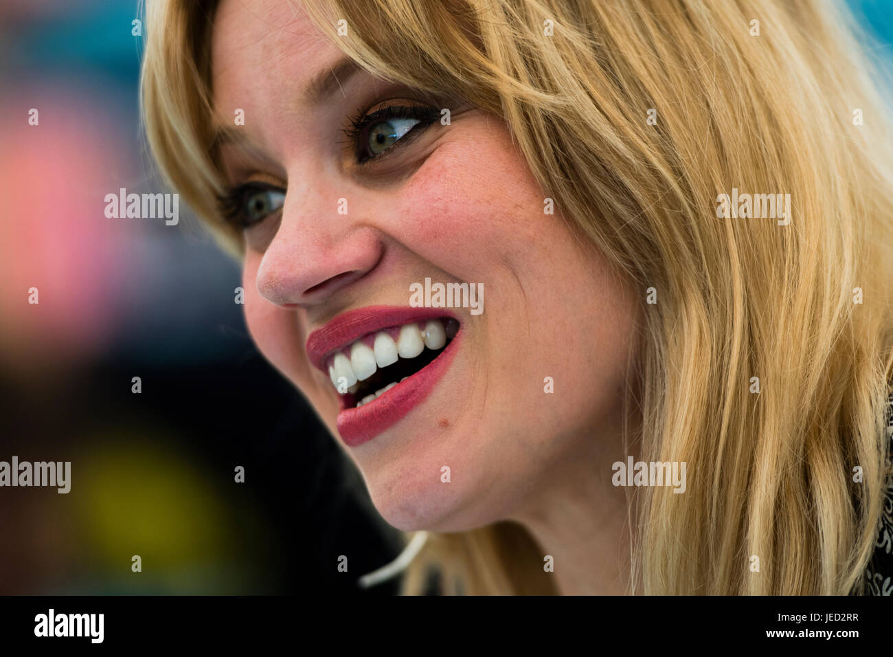 Kimberly Wyatt, autore di 'Billie grandi dell' avventura al 2017 Hay Festival della letteratura e delle arti, Hay on Wye, Wales UK 'Kimberly Wyatt è salito a fama come membro del the Pussycat Dolls. Più recentemente è comparso su punteggi di alto profilo TV DEL REGNO UNITO mostra, in particolare come giudice di piombo su SKY 1's ha ottenuto di danza, CBBC ha tenuto il passo successivo e ITV di Lorena. Ella fu incoronato 2015's vincitore della BBC1's Celebrity Masterchef. Appassionato di mantenersi in forma, mangiare bene e di essere la migliore versione di te', Kimberly è diventata presto un modello positivo di ruolo per molti. Ella tours scuole con il suo 'Bene montare Foto Stock