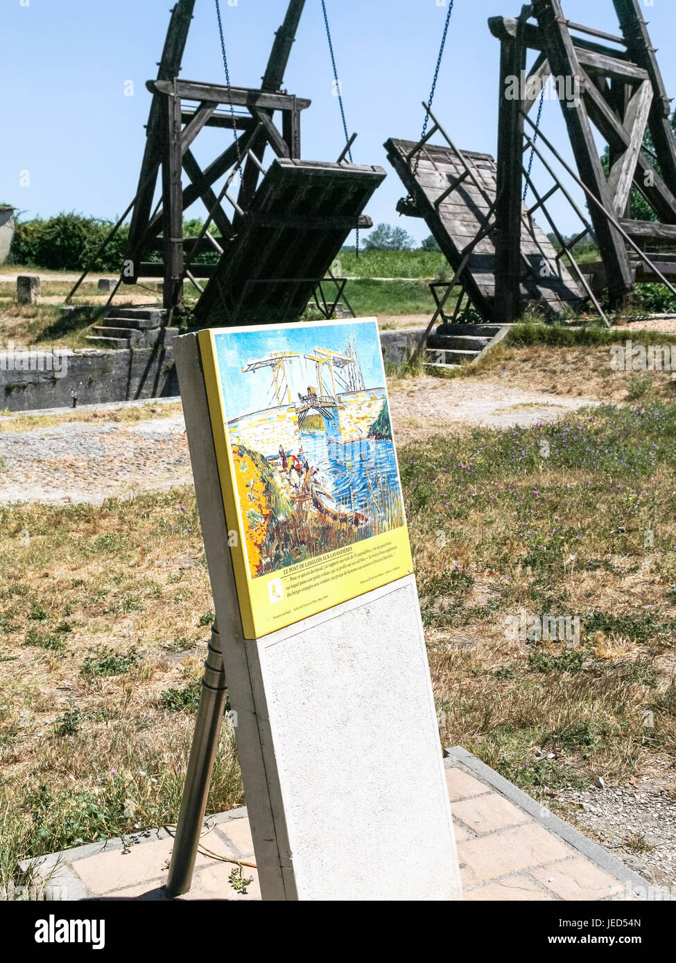 Ad Arles Francia - luglio 7, 2008: vista del Pont Van Gogh, replica del Langlois ponte levatoio, che è stato oggetto di numerosi dipinti di Vincent Foto Stock