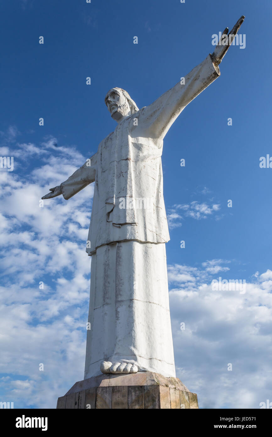 Corpo pieno statua di Gesù in Cali, Colombia il cui nome è il Cristo re Foto Stock