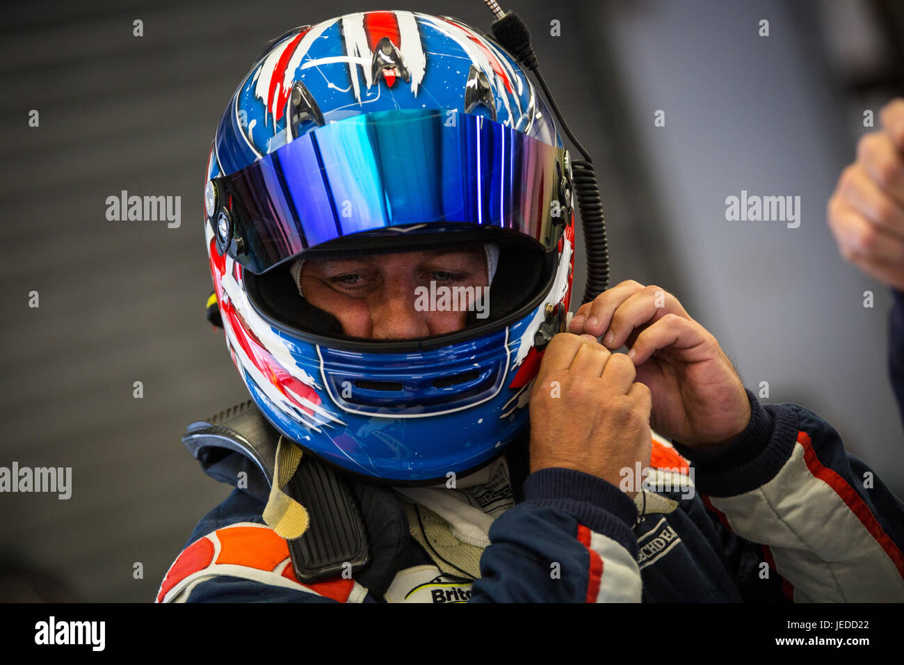 Silverstone, UK. Il 24 giugno 2017. Paul Hollywood racing in Britcar con il Beechdean Motorsport in una Aston Martin Vantage GT4 Credito: Steven roe/Alamy Live News Foto Stock