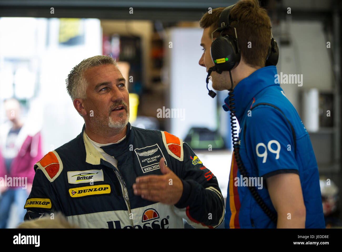 Silverstone, UK. Il 24 giugno 2017. Paul Hollywood racing in Britcar con il Beechdean Motorsport in una Aston Martin Vantage GT4 Credito: Steven roe/Alamy Live News Foto Stock