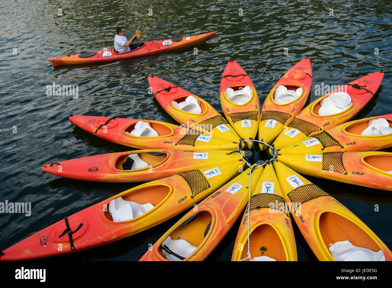 Julien Mattia / le Pictorium - Parigi celebra l'Olimpismo - 23/06/2017 - Francia / Ile-de-France (regione) / Parigi - POCHE settimane prima che i Giochi Olimpici e Paralimpici siano stati assegnati dal Comitato Olimpico Internazionale (CIO) nel 2024, Parigi è più che mai mobilitata intorno alla sua candidatura e organizzato due giorni in cui il cuore di Parigi si è trasformato in un parco olimpico effimero. Foto Stock