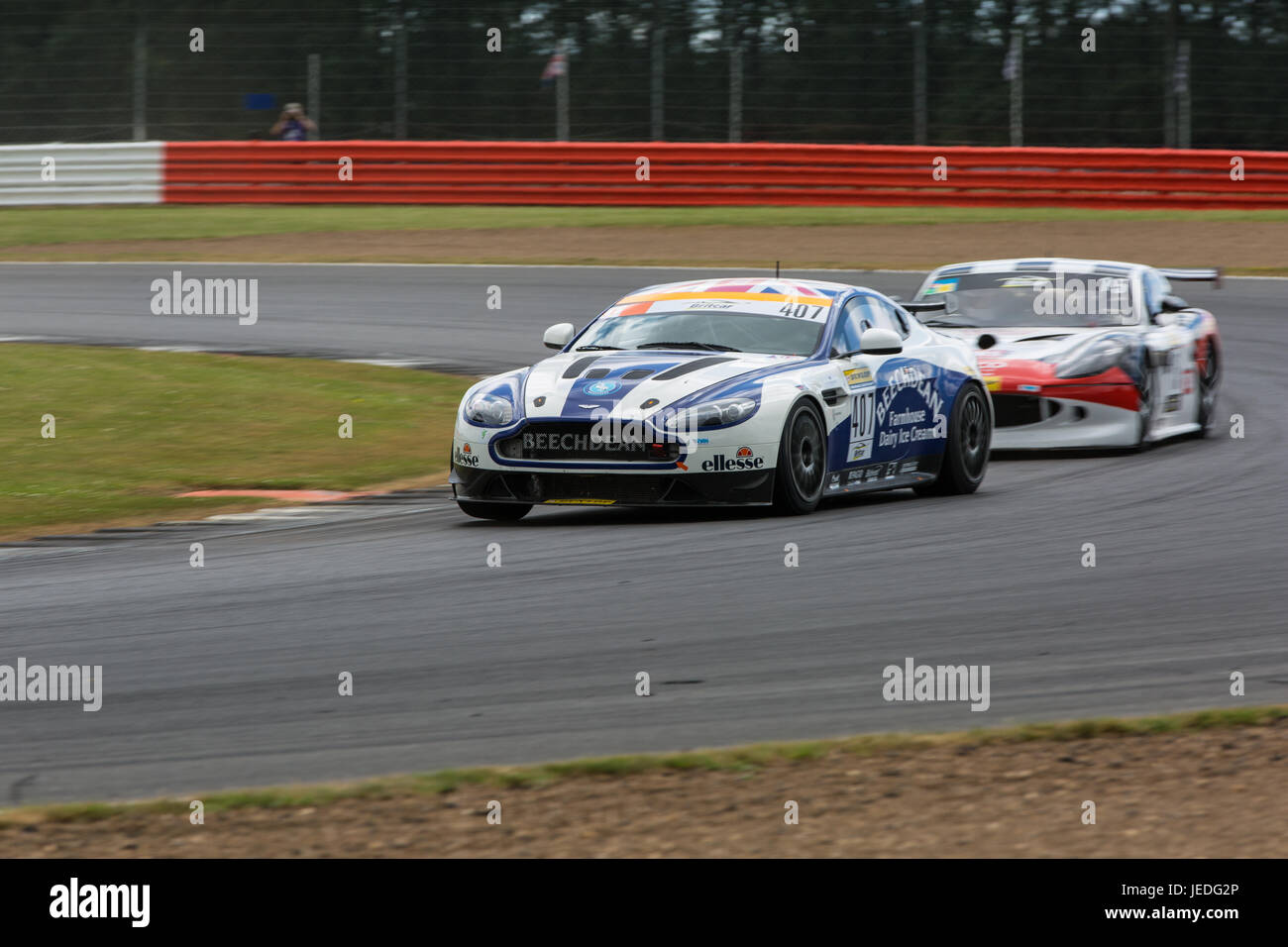 Silverstone, UK. Il 24 giugno 2017. Paul Hollywood racing in Britcar con il Beechdean Motorsport in una Aston Martin Vantage GT4 Credito: Steven roe/Alamy Live News Foto Stock