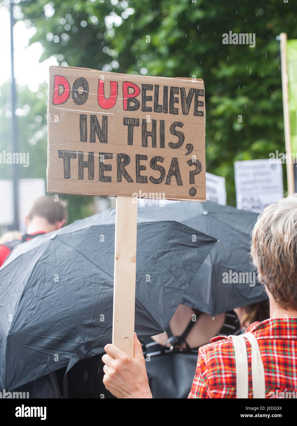 Londra, Regno Unito. Il 25 giugno, 2017. Marcia di protesta organizzata in opposizione al DUP e il Tory accordo di lavoro. Il mese di marzo è inoltre predisposta per il supporto vocale per il diritto di accesso all'aborto in Irlanda del Nord. Credito: Michael Tubi/Alamy Live News Foto Stock Londra, Regno Unito. Il 25 giugno, 2017. Marcia di protesta organizzata in opposizione al DUP e il Tory accordo di lavoro. Il mese di marzo è inoltre predisposta per il supporto vocale per il diritto di accesso all'aborto in Irlanda del Nord. Credito: Michael Tubi/Alamy Live News Foto Stock