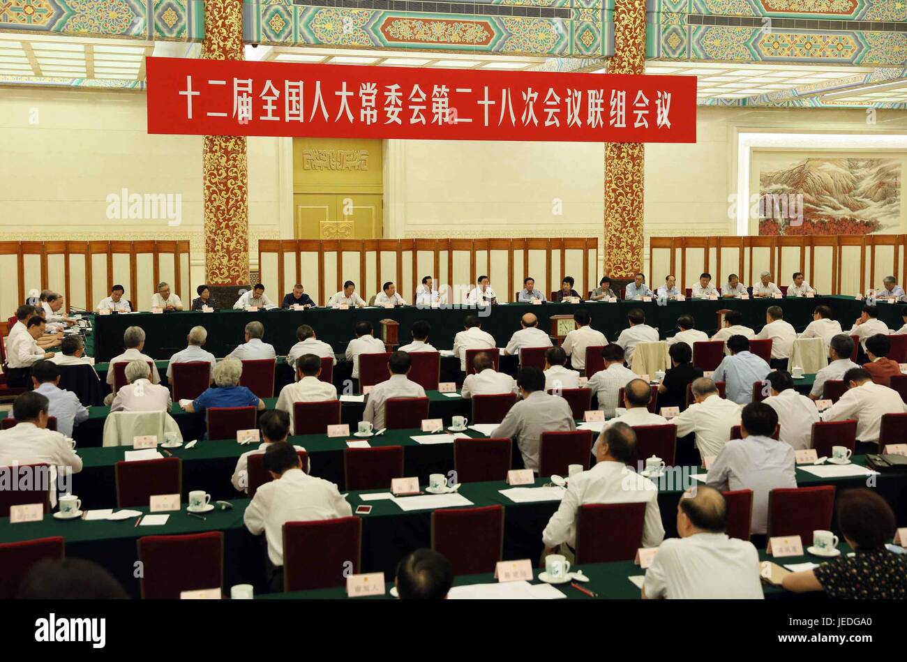 (170624) -- Pechino, 24 giugno 2017 (Xinhua) -- un'indagine congiunta incontro sul rispetto della qualità del prodotto diritto, come parte del continuo 28 sessione del XII congresso nazionale del popolo (ANP) Comitato permanente, si svolgerà a Pechino Capitale della Cina, 24 giugno 2017. Zhang Dejiang, presidente dell'NPC Comitato Permanente, ha partecipato alla riunione di sabato. (Xinhua/Liu Weibing) (dyhqwl) Foto Stock
