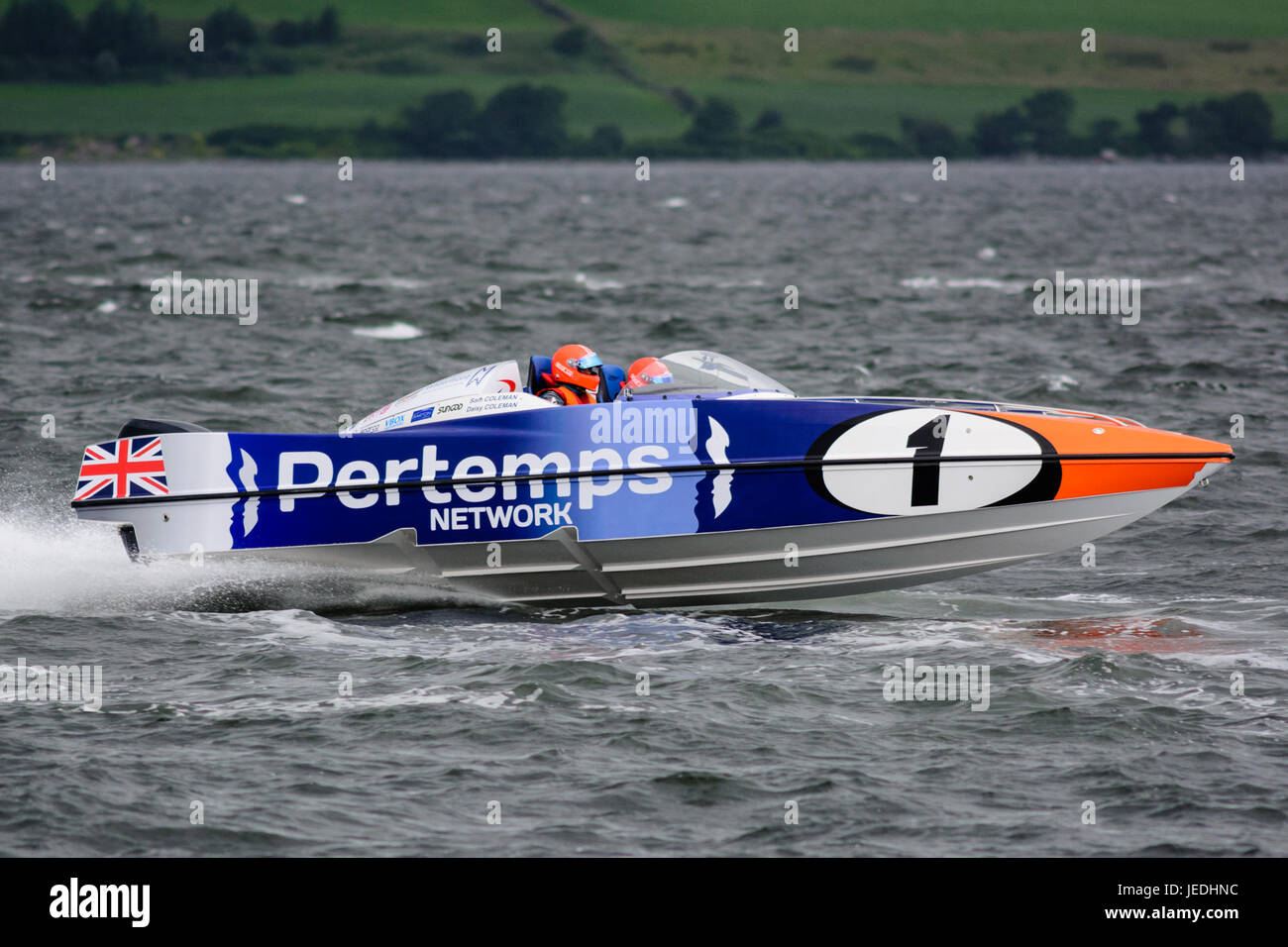 P1 Superstock Corse Powerboat dall'Esplanade, Greenock, Scozia, 24 giugno 2017. Barca 01 Pertemps rete, pilotato da Sam Coleman e navigato da Daisy Coleman. Foto Stock