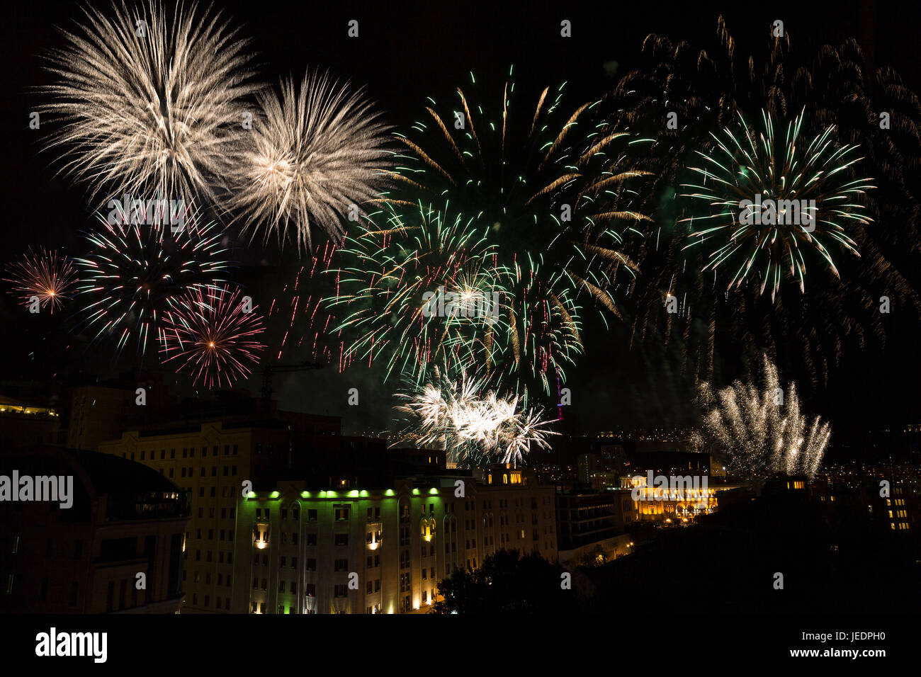 Fuochi d'artificio in Piazza della Repubblica a Yerevan, Armenia. Foto Stock
