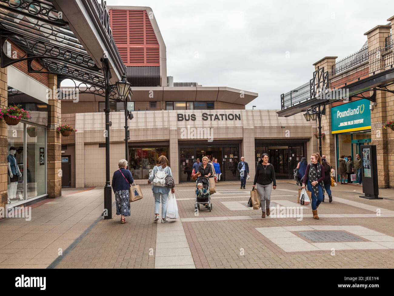 Il Captain Cook Square shopping in Middlesbrough,l'Inghilterra,UK compresa la stazione degli autobus Foto Stock