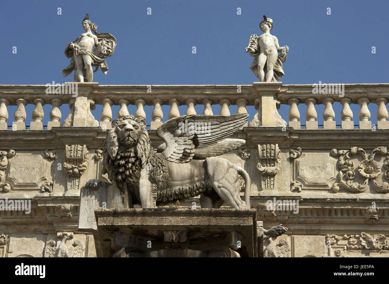 L'Italia, Veneto, Verona, Palazzo Maffei, sculture, leone alato, Foto Stock