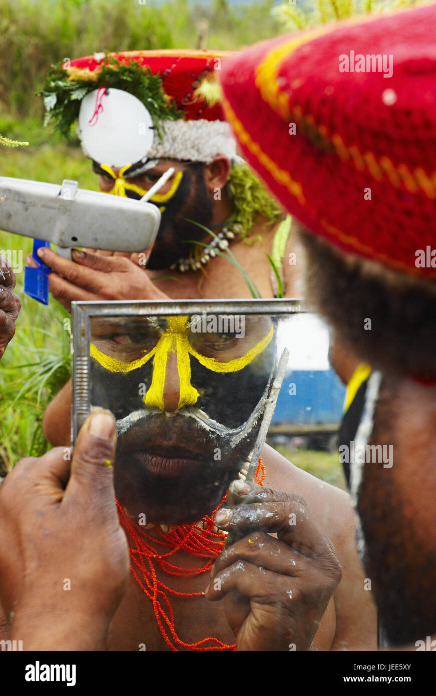 Papua Nuova Guinea, gli uomini del ceppo del Huli con la vernice di guerra, Foto Stock