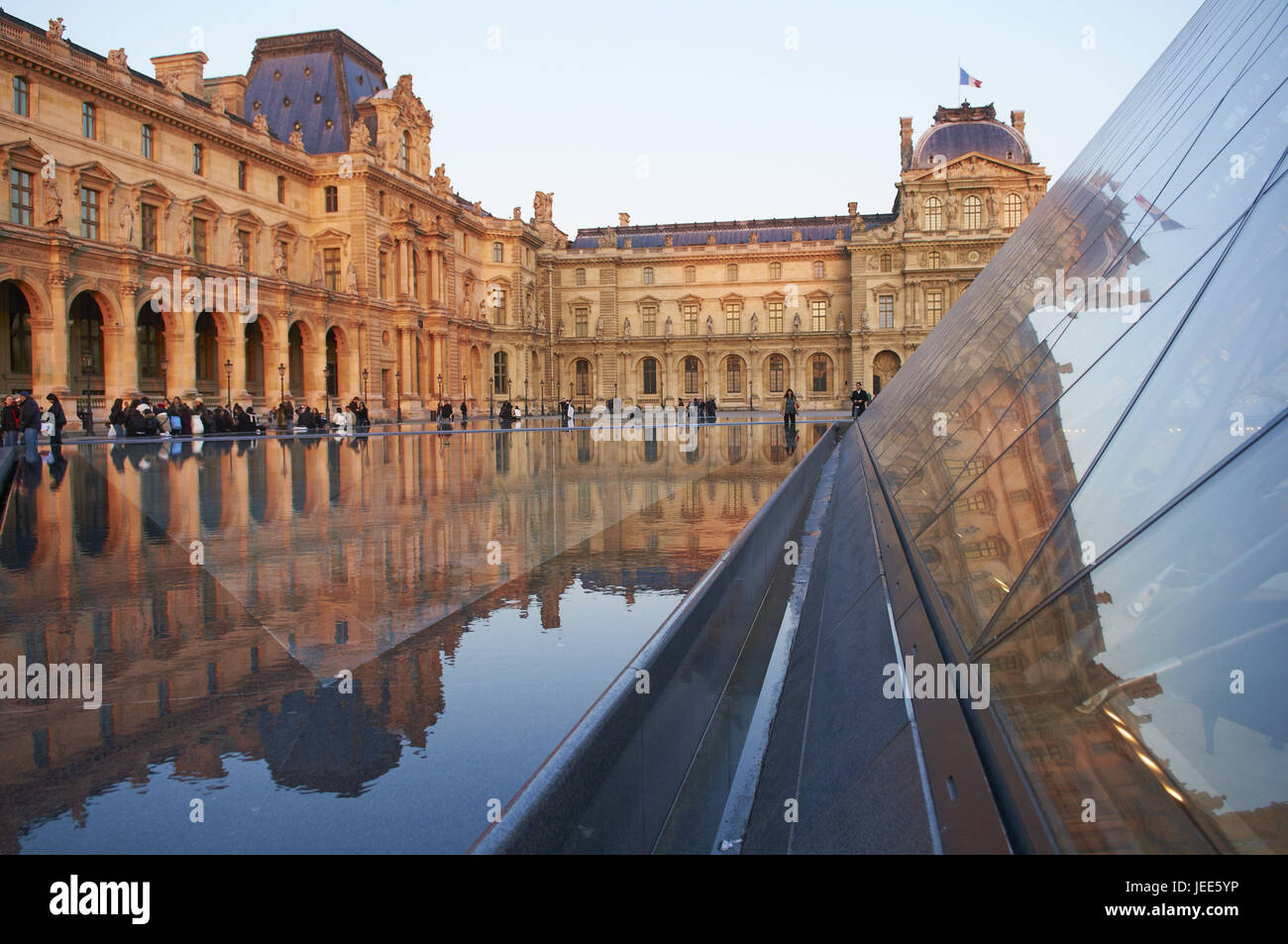 Francia, Parigi Louvre e la piramide in vetro, Foto Stock