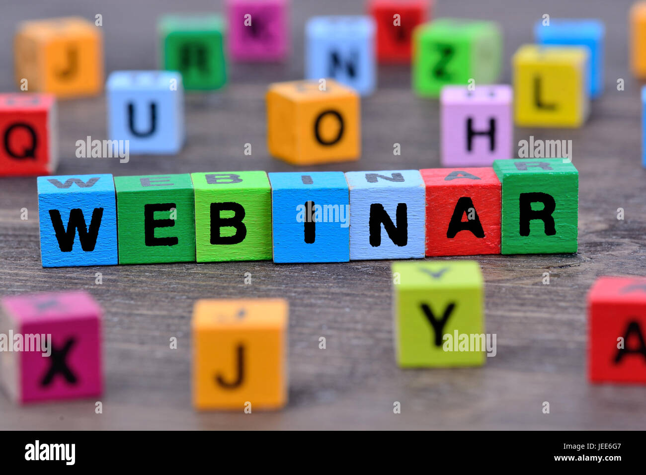 La parola Webinar su tavola in legno Foto Stock