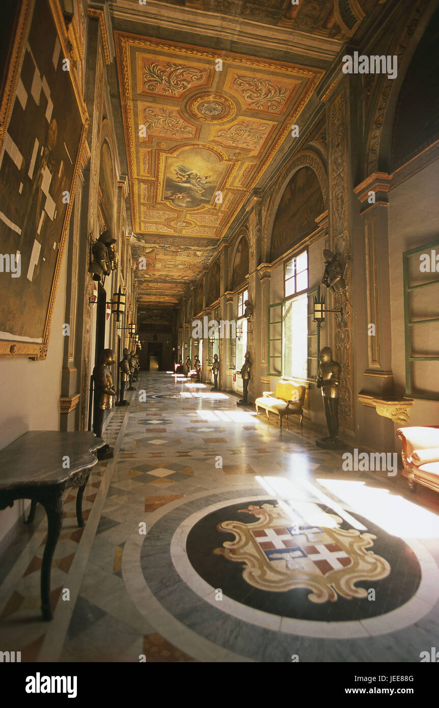 Isola di Malta, La Valletta, la Città Vecchia, Grand Master's Palace, hall, pittura, armamenti, isole maltesi, isola del Mediterraneo, penisola Sciberras, capitale, UNESCO-patrimonio culturale mondiale, il grande maestro del Palazzo, oggi sede del governo, la struttura storicamente, architettura, arte, palace hall, dipinti a muro, soffitto affrescato, cavaliere di armamenti, pavimento a mosaico, luogo di interesse, nessuno, deserte, vista interna, all'interno, Foto Stock