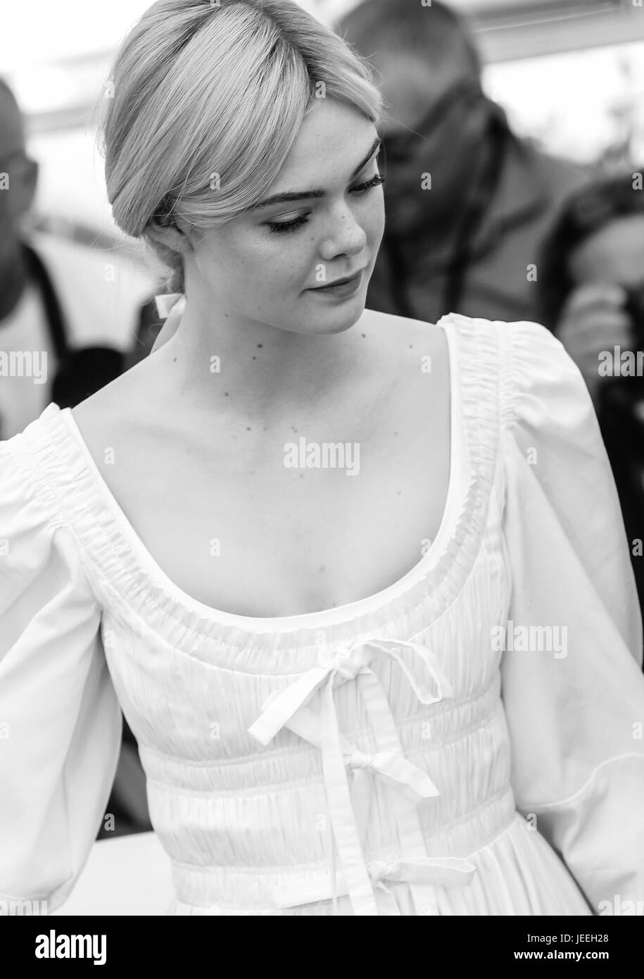 Settantesimo Cannes Film Festival - "ingannato" - Photocall con: Elle Fanning dove: Cannes, Francia Quando: 24 maggio 2017 Credit: John Rainford/WENN.com Foto Stock