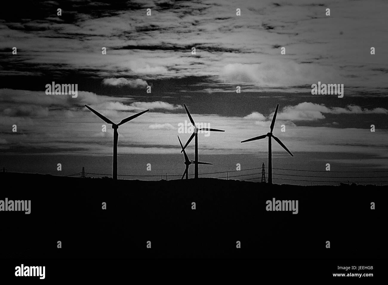 Le turbine eoliche in bianco & nero. Foto Stock