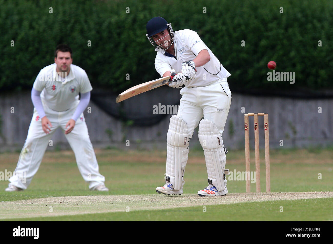 Poco Waltham CC (batting) vs Havering-carta opaca-Bower CC, T Rippon Mid Essex Cricket League Cricket al via il 24 giugno 2017 Foto Stock