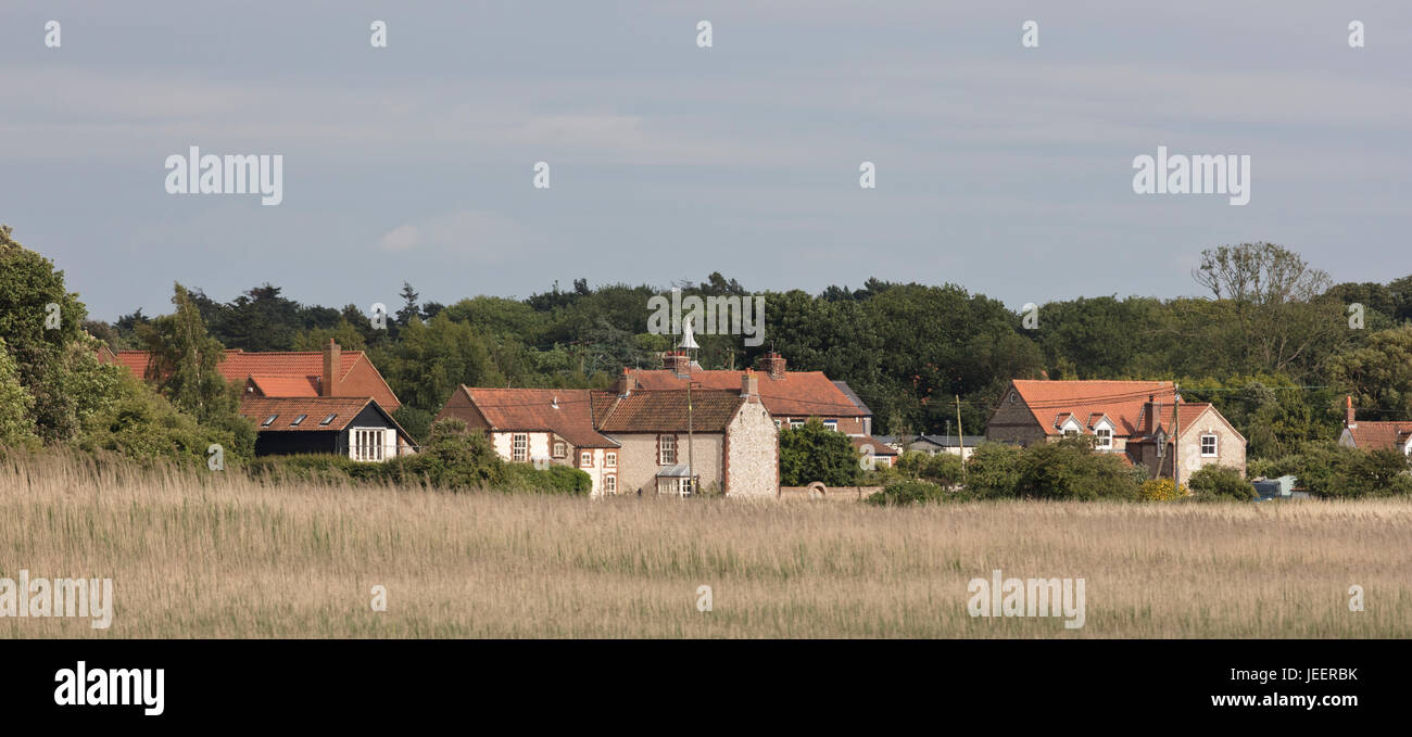 La pace,peacefulThornham village,Norfolk da Thornham Marsh, Giugno 2017 Foto Stock