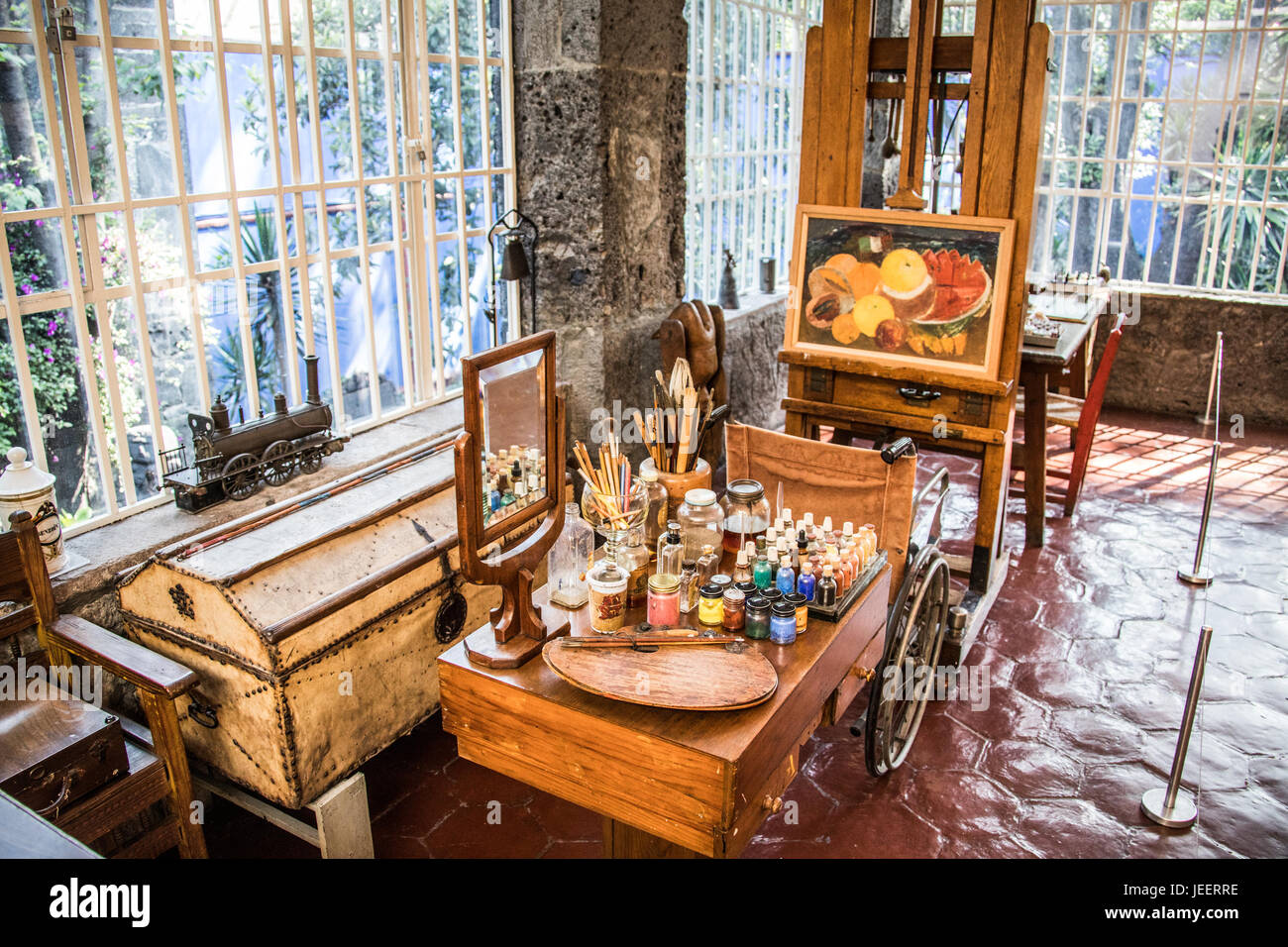 Frida Kahlo's workspace, Museo Frida Kahlo, Città del Messico, Messico Foto Stock