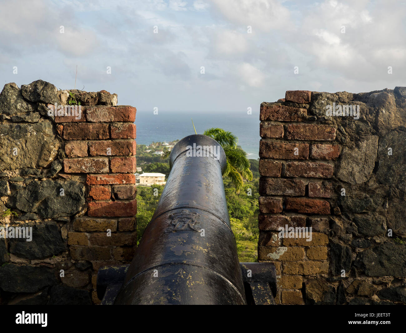 Cannone sulla città Foto Stock