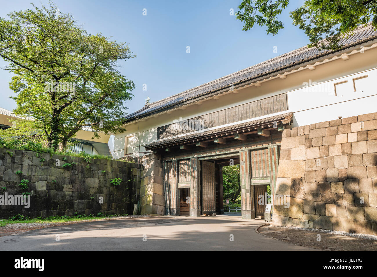 Shimizu-mon Gate è la porta est del giardino Kitanomaru dell'ex castello di Edo, Tokyo, Giappone Foto Stock