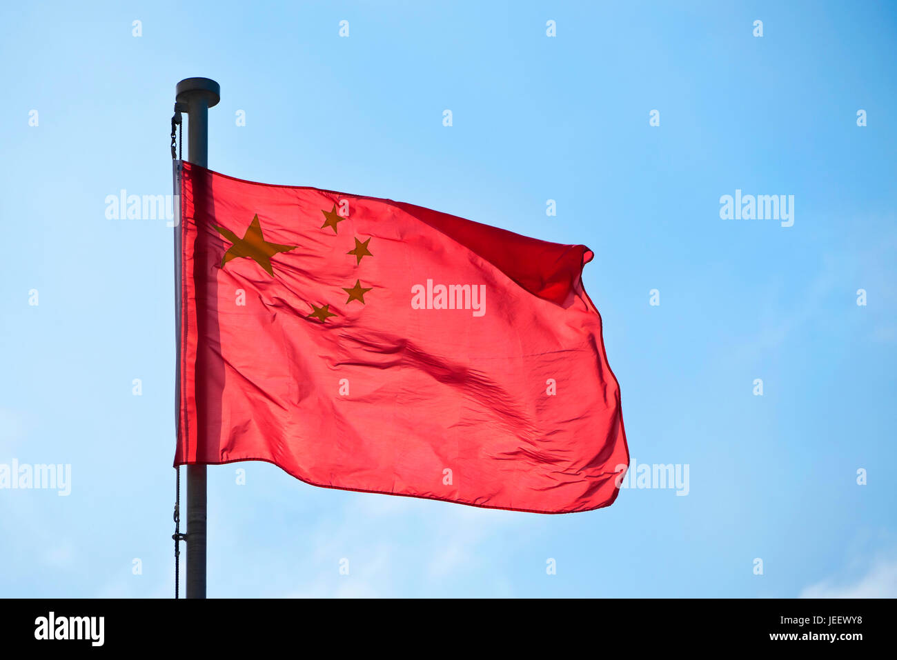 Orizzontale di vista ravvicinata della bandiera nazionale della Cina. Foto Stock