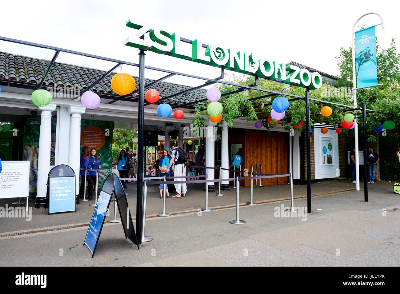 Entrata allo Zoo di Londra Regents Park London REGNO UNITO Foto Stock