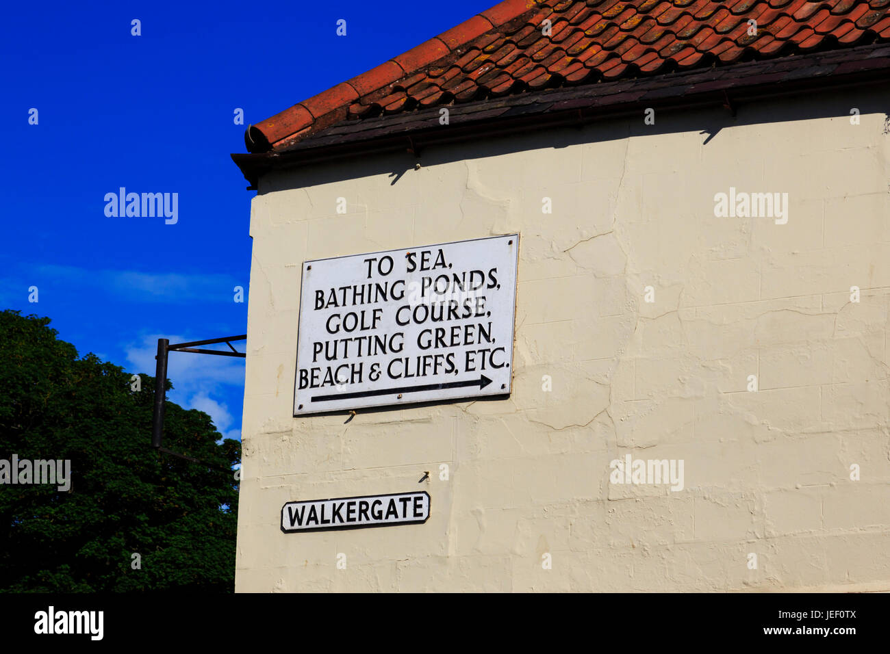 Il vecchio segno sul lato di un edificio su Walkergate, Berwick upon Tweed. Englands la maggior parte delle città settentrionali. Al mare, stagni, campo da golf, mettendo Foto Stock