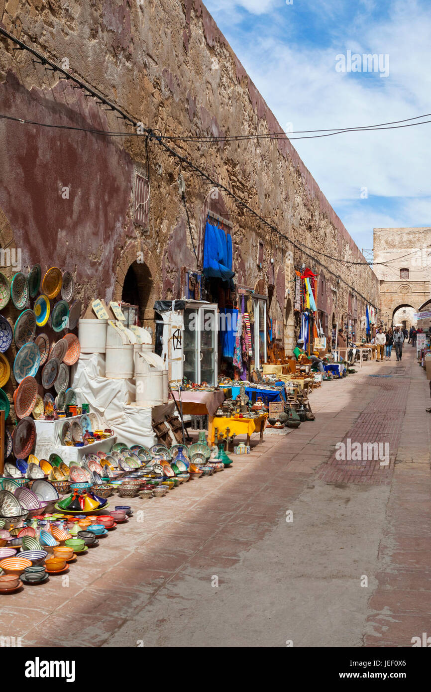 I souks nella vecchia medina di Essaouira Foto Stock