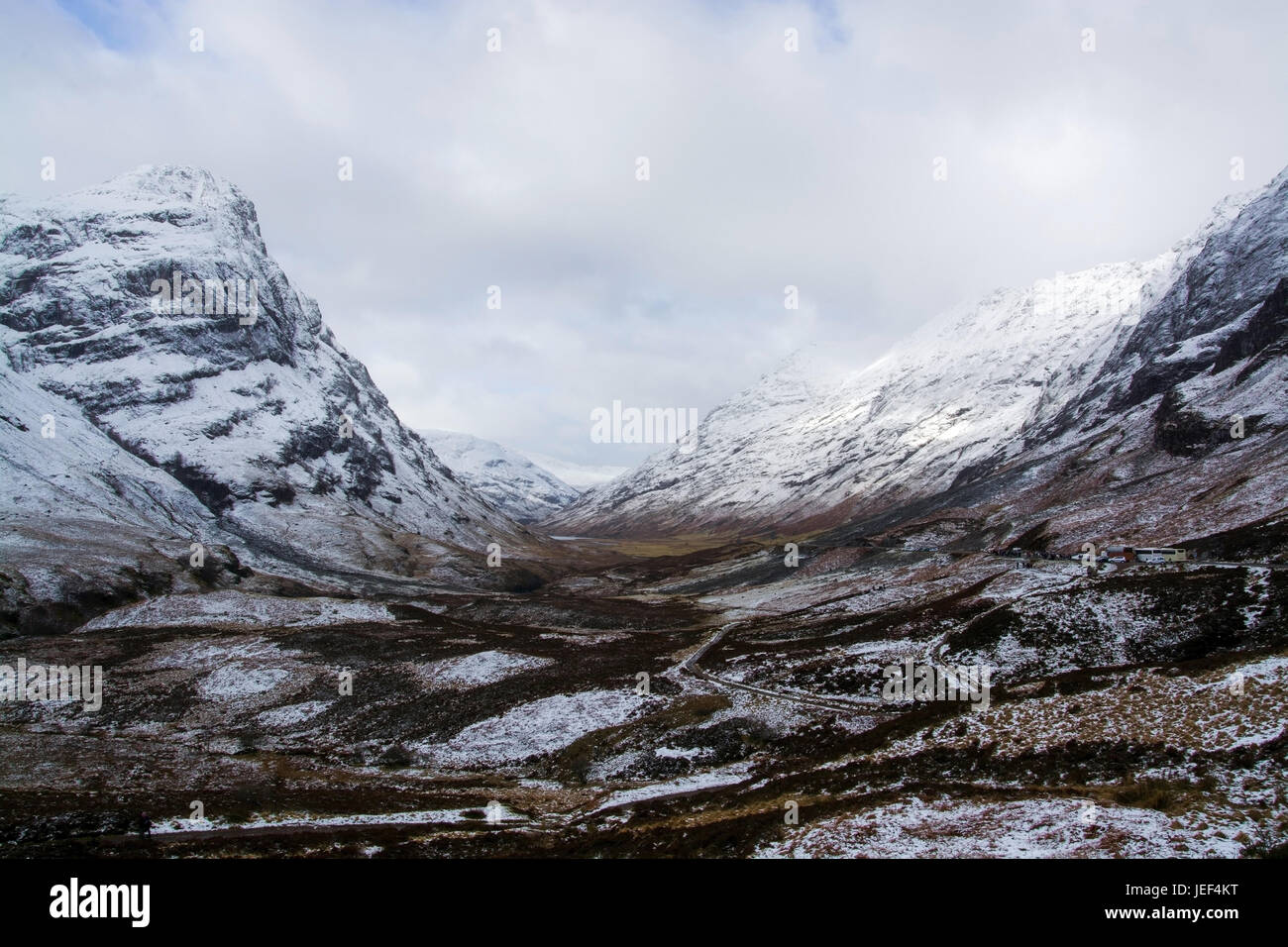 Glencoe nelle highlands scozzesi in febbraio., Glencoe in den schottischen Highlands im Februar. Foto Stock