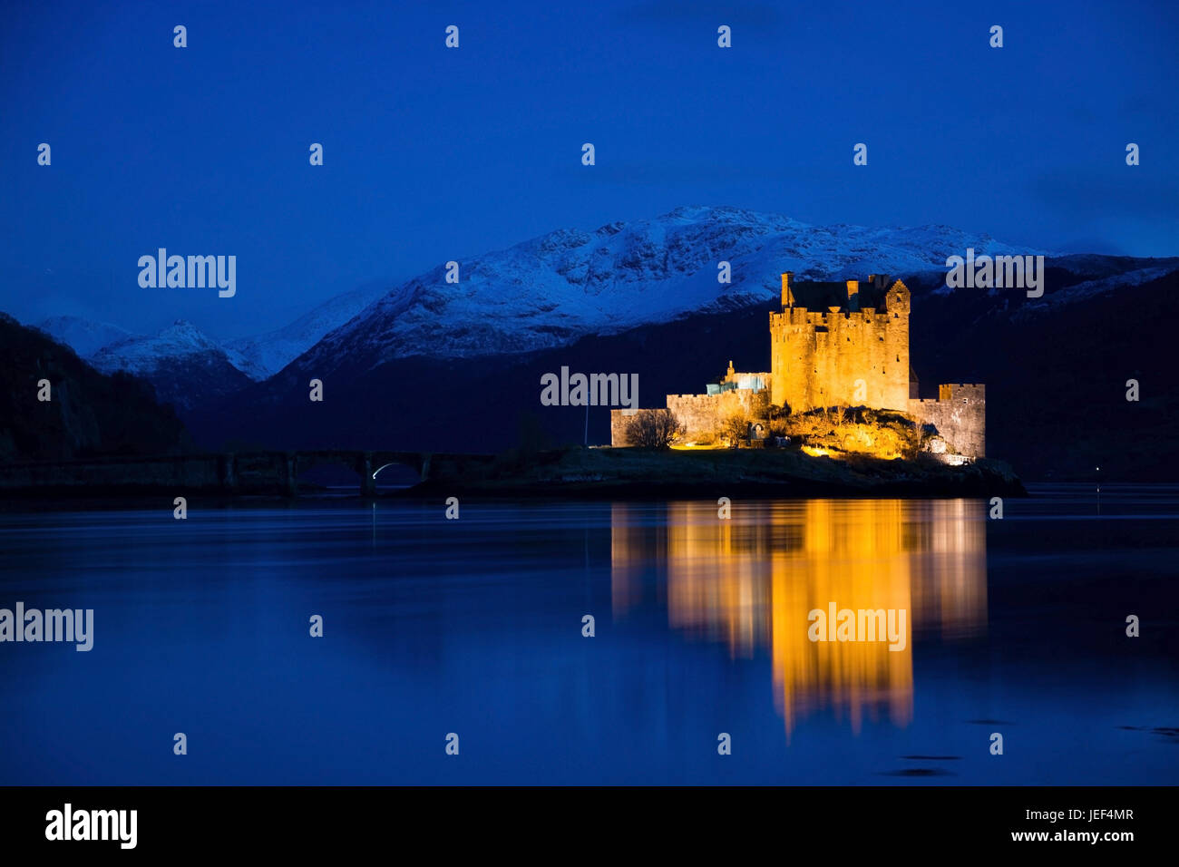 Eilean Donan Castle, un castello vicino a Dornie nelle Highlands Scozzesi., eine Burg in der Nähe von Dornie in den schottischen Highlands. Foto Stock