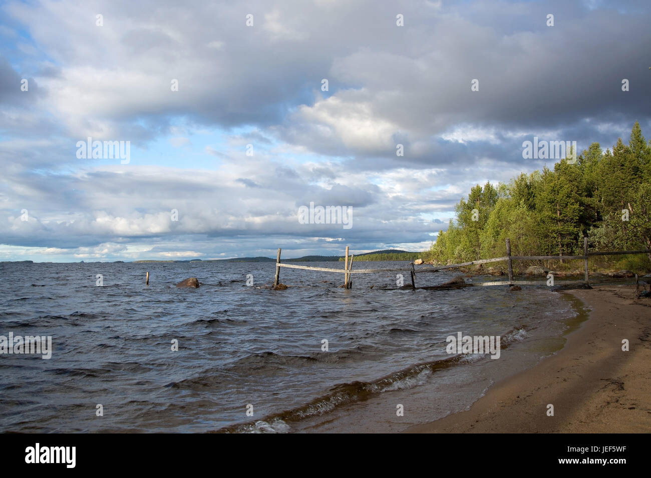 Il Inarisee è un lago in parte finlandese della Lapponia nel Comune di Inari. È il terzo lago più grande della Finlandia e la sesta più grande mare di e Foto Stock