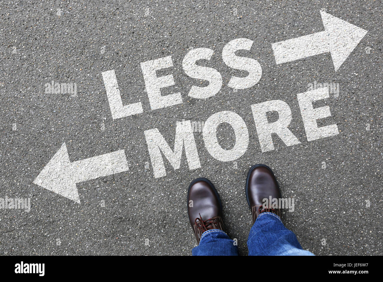 Meno è meglio il concetto di business decisione resa minimalista vita migliore successo Foto Stock