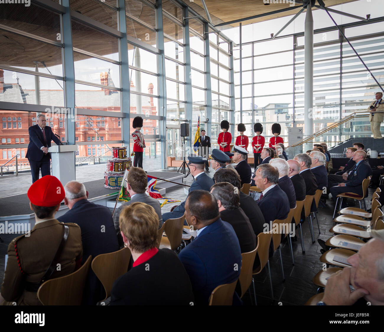 Servizio in ricordo di Cardiff per il trentacinquesimo anniversario della Falkland guerra del Foto Stock