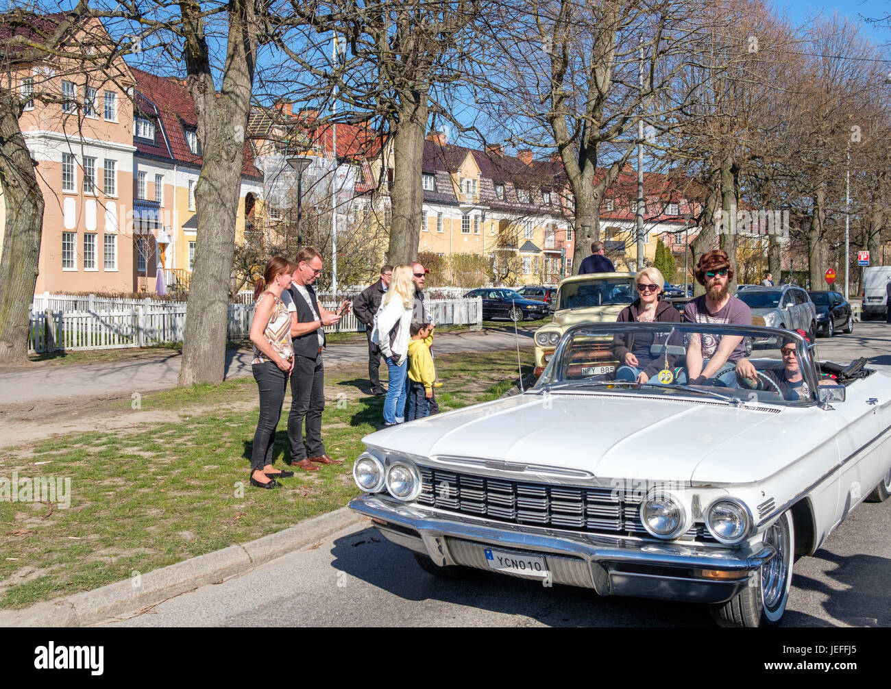 La Oldsmobile serie dinamica 88, 1960, cabriolet al tradizionale auto vintage parade celebra la molla sul giorno di maggio in Norrkoping, Svezia Foto Stock