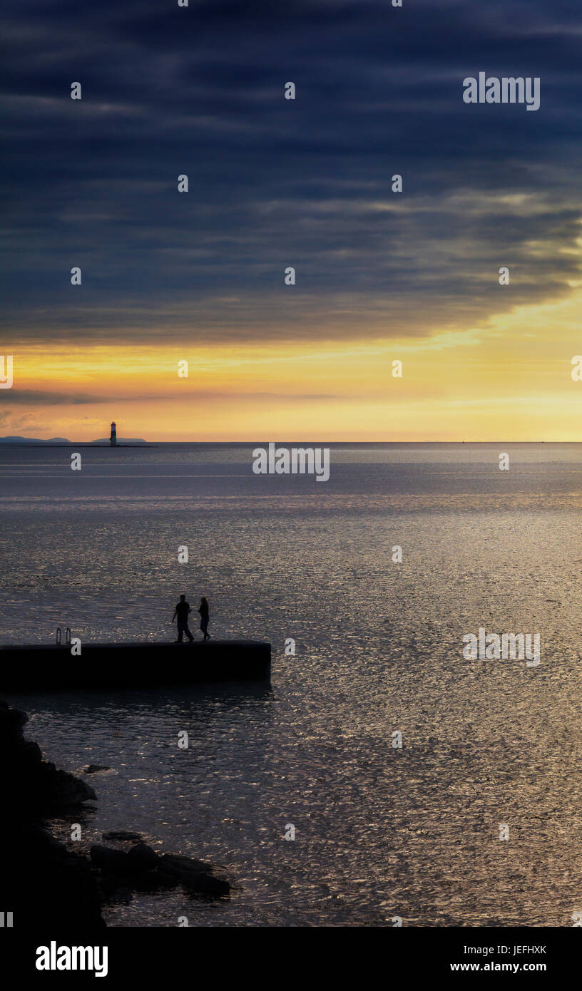 Black Rock lighthouse, off Rosses Point, nella contea di Sligo, Irlanda Foto Stock