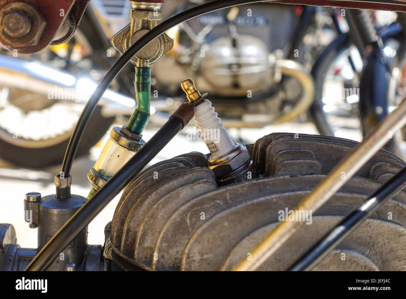 Candela di accensione di una lubrificazione99 spagnolo 150cc, Classic bike sul display a una classica motocicletta incontro a Mijas, Andalusia, Spagna. Foto Stock