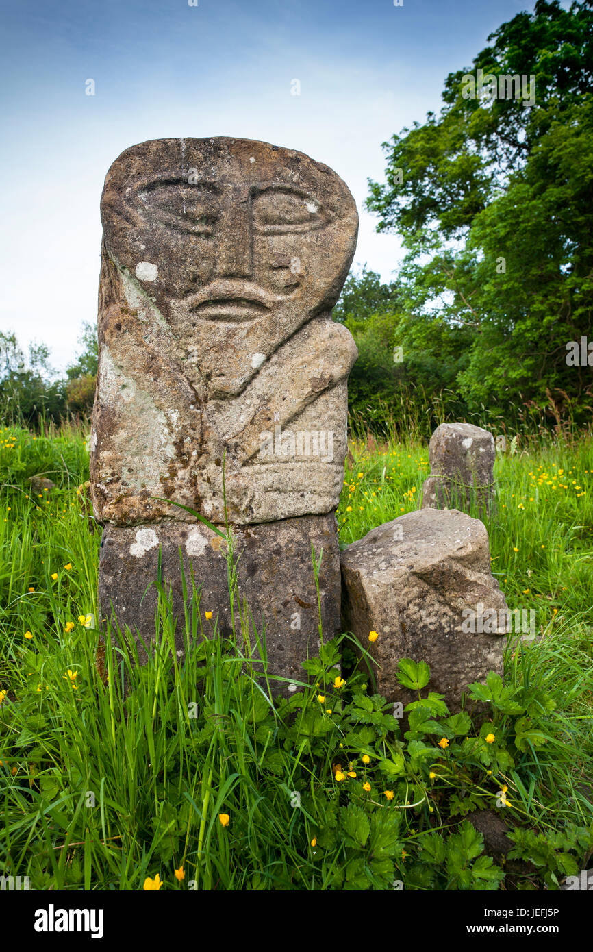 La parte anteriore della Boa isola figura bilaterali, considerata come una delle più enigmatiche e notevoli figure in pietra in Irlanda. Creato in 400-800 AD, ho Foto Stock